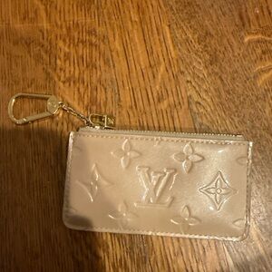 Louis Vuitton Cream Monogram Key Holder Vernis